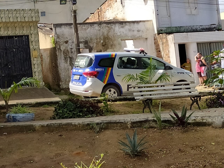 HOMEM FOI ENCONTRADO MORTO DENTRO DE UMA CASA NO BAIRRO DO MAGANO, EM GARANHUNS