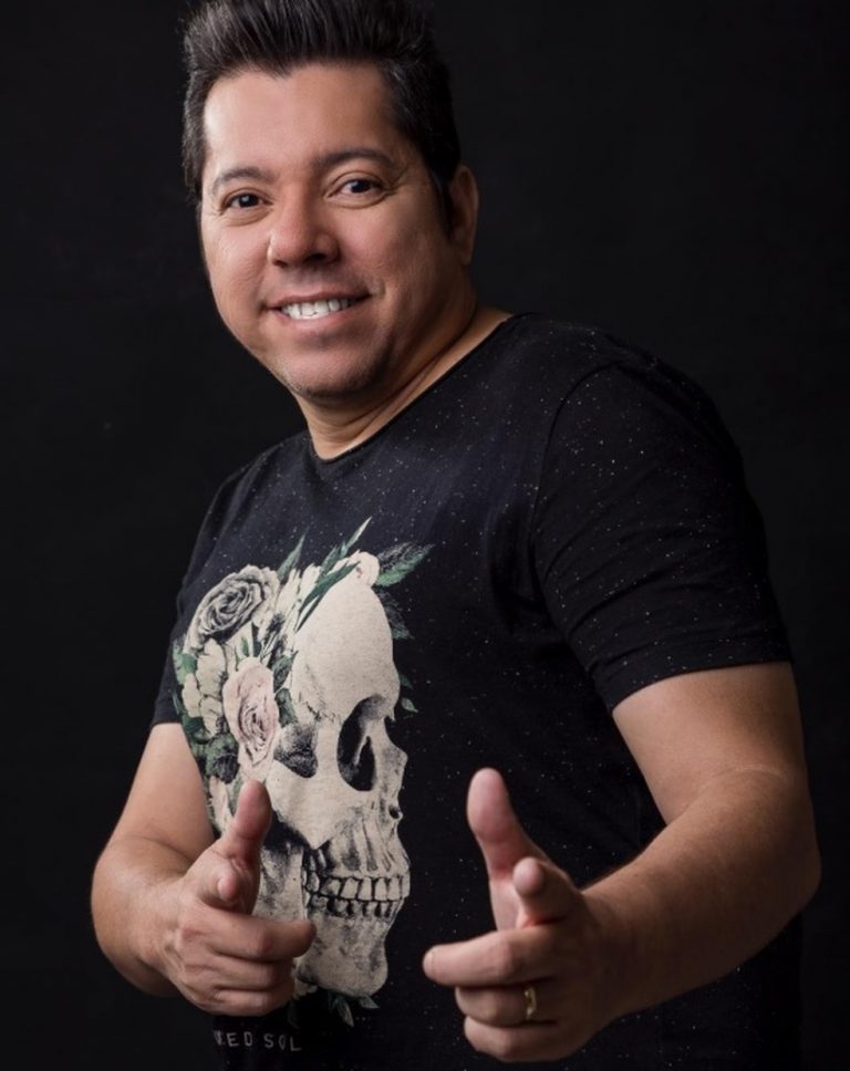 Louro Santos, cantor e compositor, morre no Recife aos 49 anos