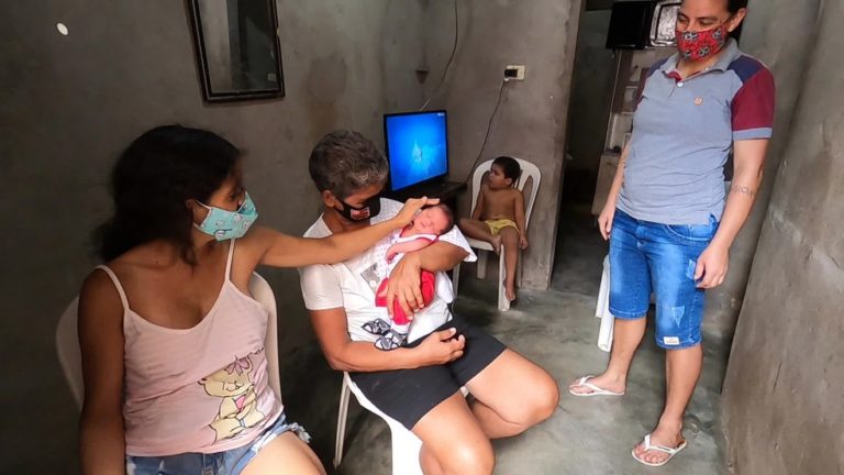 Mulher dá à luz um menino no meio da rua enquanto aguarda por socorro em São Lourenço da Mata