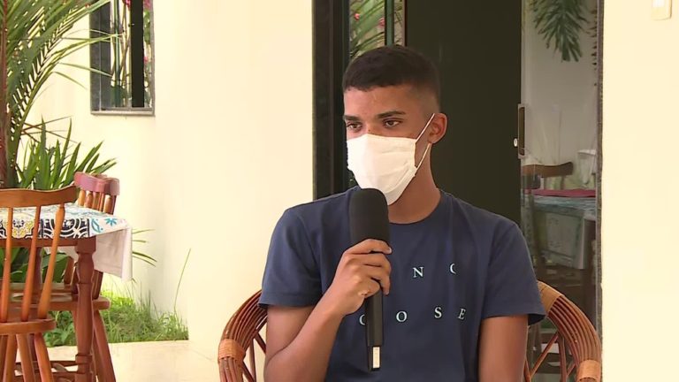 ‘Era me jogar ou morrer queimado’, diz jovem que subiu em vão da fachada de prédio no Recife para fugir de incêndio