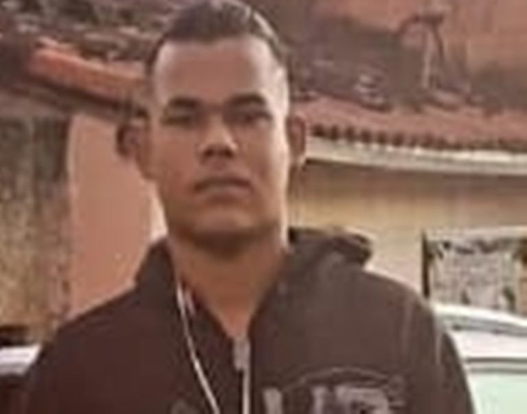 Jovem é morto a tiros a caminho do trabalho em Água Preta