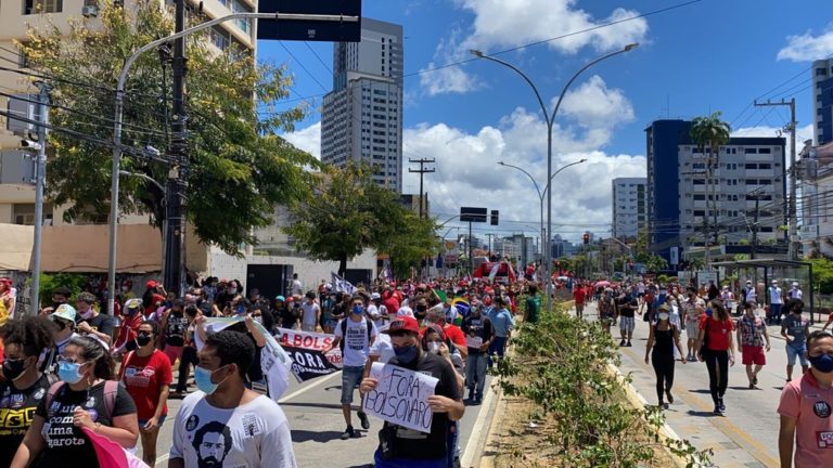 Grito dos Excluídos protesta contra Bolsonaro no Recife