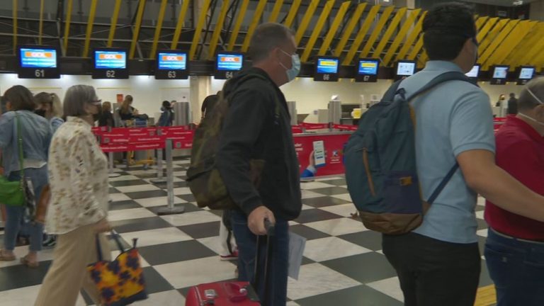 Aeroportos de SP têm voos cancelados por conta do aumento de casos de Covid e influenza