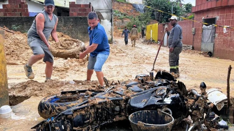 Chega a 100 número de mortes por causa das chuvas no Grande Recife￼