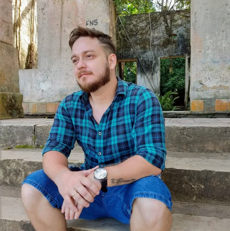 Cantor sertanejo é morto com dezenas de tiros em Manaus, diz polícia